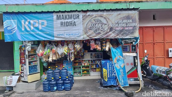 Warung Madura yang tetap buka 24 jam meski Lebaran.