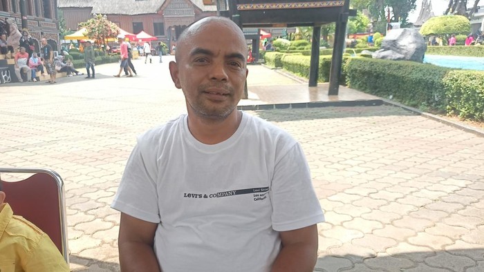 Ade, pengunjung di anjungan Sumatera Barat TMII (Adrial/detikcom)