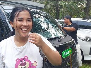 Seru-seruan Dea dan Keluarga Besarnya Piknik ke Ragunan Naik Pikap