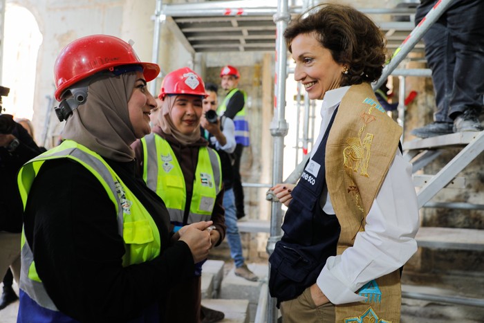 Direktur Jenderal Organisasi Pendidikan, Ilmu Pengetahuan dan Kebudayaan Perserikatan Bangsa-Bangsa (UNESCO) Audrey Azoulay, saat mengunjungi pembangunan kembali situs bersejarah di Mosul, Irak yang hancur saat perang dengan ISIS. Direktur Jenderal Organisasi Pendidikan, Ilmu Pengetahuan dan Kebudayaan Perserikatan Bangsa-Bangsa (UNESCO) Audrey Azoulay, saat mengunjungi pembangunan kembali situs bersejarah di Mosul, Irak yang hancur saat perang dengan ISIS.