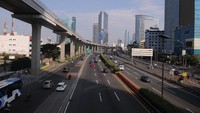 Sejumlah ruas jalan tampak lengang di Jakarta, Minggu (23/4/2023).