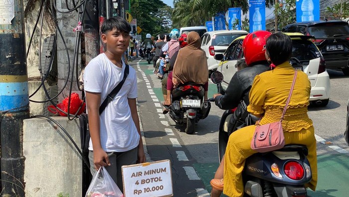 Fathur pedagang raup cuan di Ragunan