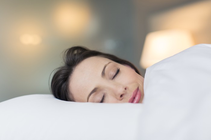 Ilustrasi tidur dengan makeup