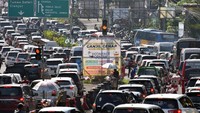 Polres Bogor akhirnya memberlakukan sistem satu arah (one way) secara situasional. 