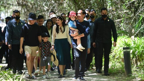 Jokowi Cek Kesiapan KTT ASEAN di Labuan Bajo, Ajak Jan Ethes dan La Lembah (Lukas/Biro Pers Sekretariat Presiden)