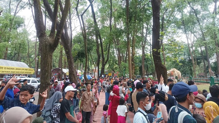 Kebun Binatang Ragunan di Lebaran Hari Kedua