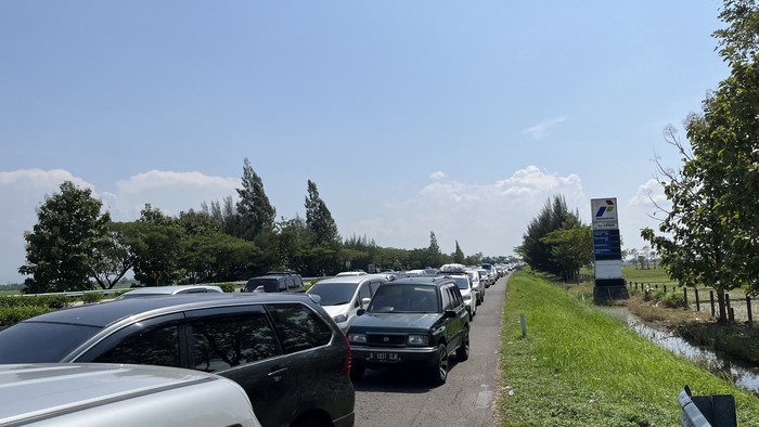 Kemacetan di Rest Area tol Cipali
