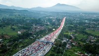 Nah, bagi detikers yang terjebak di kemacetan pintu keluar Tol Ciawi diharap berhati-hati saat berkendara, semoga selamat sampai tujuan.