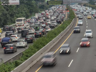 Kepadatan Tol Jagorawi di Hari Kedua Lebaran