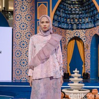 Wanita kelahiran 5 Oktober 1993 ini mengungkapkan ingin membuat muslimah Tanah Air semakin percaya diri. Jangan sampai kita pakai baju tapi kita tidak percaya diri, haduh sama gak ya sama orang lain? Atau aku pantas gak ya? Nah, aku kepengen dengan orang-orang menggunakan produk Alunicorn, mereka menimbulkan rasa percaya diri dan inner beautynya keluar, ucapnya. Foto: Dok. @alunicorn.
