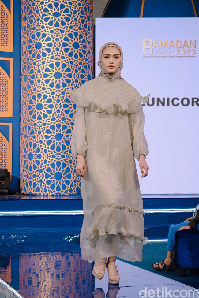 Vinvin juga mengucapkan pemilihan warna yang sesuai dengan DNA brand Akunicorn. Terinspirasi dari situ, maka kita bikin koleksi yang cantik, terus yang feminin, warnanya juga bagus. Ada pastel dan bold, jadi bisa dipadu padankan, jelas Vinvin. Foto: Dok. @alunicorn.