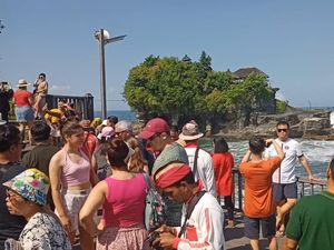 Pengunjung Tanah Lot Naik 6 Kali Lipat, Ulun Danu Beratan 3 Kali Lipat