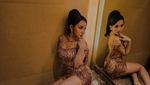 6 Gaya Lala Widy Saat Berpose di Kamar Mandi