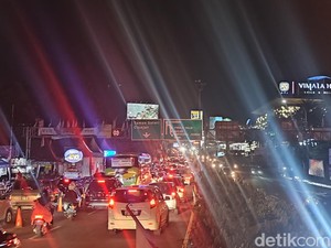 Lalin ke Puncak Bogor Macet hingga Malam, Polisi Ungkap Penyebabnya