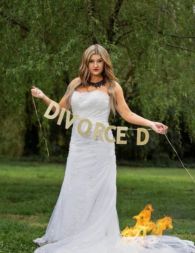 Lauren tampak mengenakan gaun pengantinya berwarna putih. Foto: dok. Instagram