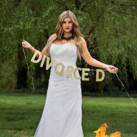 Lauren tampak mengenakan gaun pengantinya berwarna putih. Foto: dok. Instagram