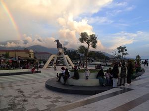 Suasana Libur Lebaran di Taman Zero Point Pulau Bacan