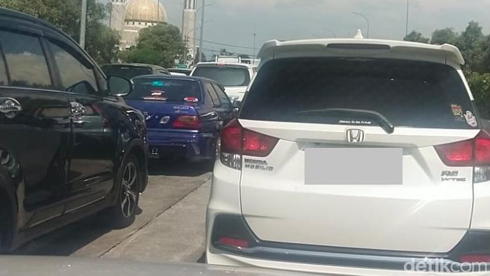 Macet di Bandarkedungmulyo, Jombang
