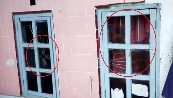 Dua kelompok warga di Kota Makassar, Sulawesi Selatan (Sulsel) terlibat tawuran saling serang menggunakan batu mengakibatkan dua rumah rusak.