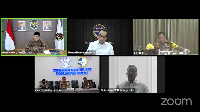 Menko PMK Muhadjir Effendy mengatakan mudik berjalan lancar. Dia berterima kasih kepada Kapolri Jenderal Listyo Sigit Prabowo hingga Menhub Budi Karya Sumadi. (dok Youtube Kemenko PMK)