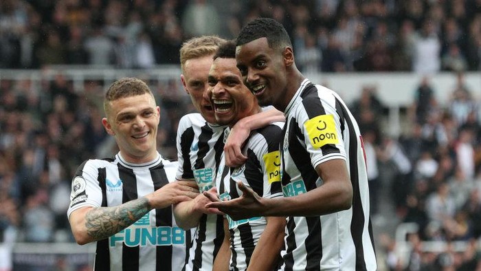 NEWCASTLE UPON TYNE, ENGLAND - APRIL 23:  Newcastle Uniteds Jacob Murphy celebrates his sides third goal during the Premier League match between Newcastle United and Tottenham Hotspur at St. James Park on April 23, 2023 in Newcastle upon Tyne, United Kingdom. (Photo by Alex Dodd - CameraSport via Getty Images)