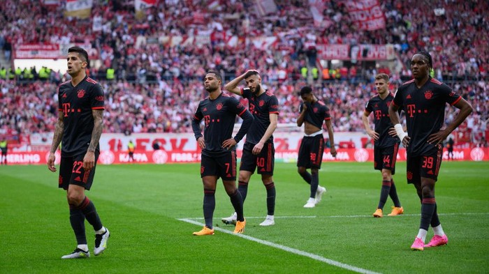 MAINZ, GERMANY - APRIL 22: Joao Cancelo, Serge Gnabry, Noussair Mazraoui, Josip Stanisic and Mathys Tel of FC Bayern Munich look dejected following the teams defeat during the Bundesliga match between 1. FSV Mainz 05 and FC Bayern München at MEWA Arena on April 22, 2023 in Mainz, Germany. (Photo by Matthias Hangst/Getty Images)
