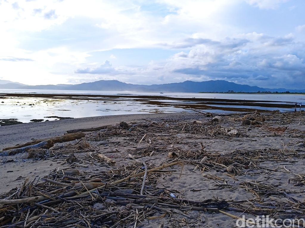 Pantai Lakey kumuh