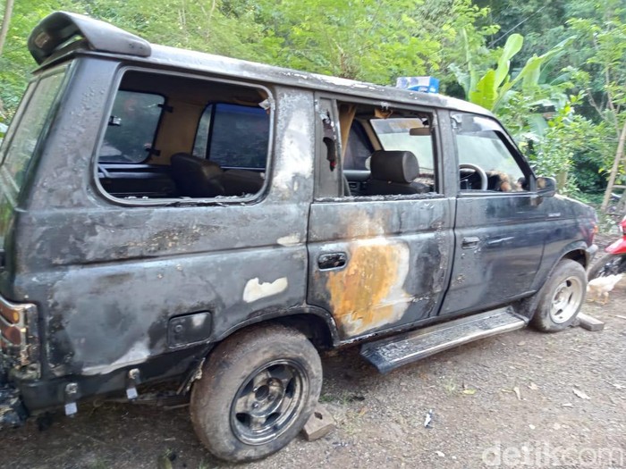 Pembakaran mobil terjadi lagi di Probolinggo.