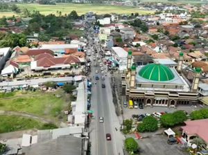 Polisi Terapkan One Way di Jalur Cilegon Arah Wisata Anyer