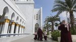 Potret Masjid Sheikh Zayed Solo Diserbu Wisatawan