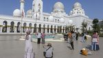 Potret Masjid Sheikh Zayed Solo Diserbu Wisatawan
