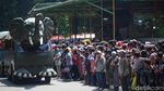 Ragunan Dipenuhi Ribuan Pengunjung saat Hari Kedua Lebaran