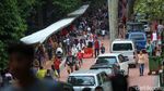 Ragunan Dipenuhi Ribuan Pengunjung saat Hari Kedua Lebaran