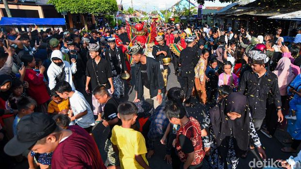 Ritual Barong Ider Bumi di Desa Kemiren Banyuwangi