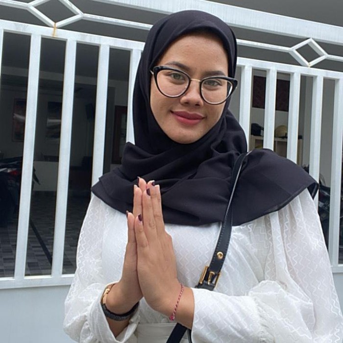 5 Potret Gaya Siskaeee Berhijab, Bikin Pangling