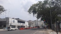 Saat momen Lebaran, Jalan Balai Kota Medan tampak sepi. Tidak banyak aktivitas manusia di tempat ini. (Raja Malo Sinaga/detikSumut)