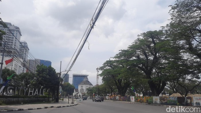 Suasa titik nol Kota Medan yang sepi di H+2 Lebaran (Raja Malo Sinaga/detikSumut) Suasa titik nol Kota Medan yang sepi di H+2 Lebaran (Raja Malo Sinaga/detikSumut)