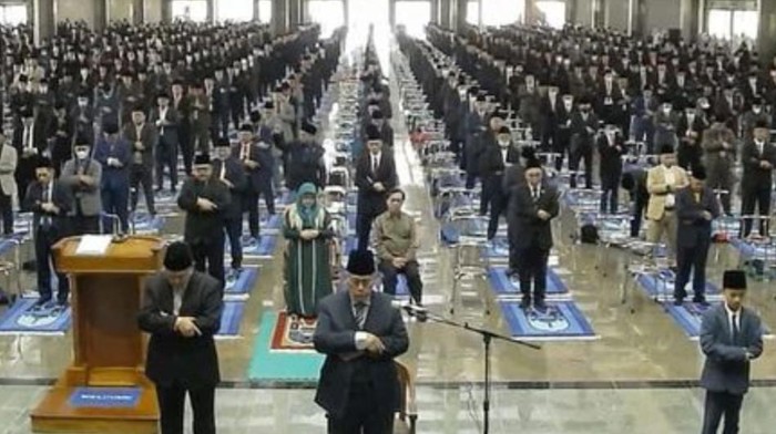 Tangkapan layar foto yang diunggah akun Instagram @kepanitiaanalzaytun saat salat Idul Fitri 2023 di Ponpes Al-Zaytun, Kabupaten Indramayu.