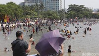 Antusias masyarakat ke Ancol juga tinggi sejak hari pertama Lebaran. Corporate Communication PT Pembangunan Jaya Ancol Tbk Ariyadi Eko Nugroho memperkirakan jumlah kunjungan akan meningkat hingga akhir cuti bersama pada 25 April mendatang.