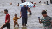 Eko mengatakan, angka kunjungan ke tempat wisata ini terus meningkat hingga hari H Idul Fitri pada Sabtu kemarin. Pada 20 April, ada 30.000 pengunjung yang berwisata ke Pantai Ancol sementara lada 21 April tercatat 28.000 pengunjung dan 22 April 2023 diperkirakan ada 51 ribu pengunjung.