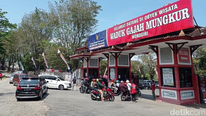 Suasana Waduk Gajah Mungkur (WGM) Wonogiri Minggu (23/4/2023).