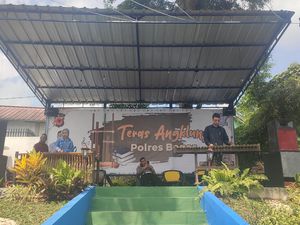 Wah, Wisatawan Bisa Main Angklung di Simpang Gadog Sambil Nunggu One Way