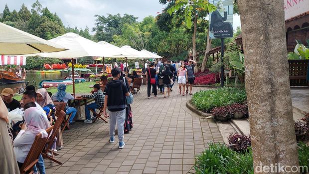 Wisatawan padati objek wisata di Lembang, Bandung Barat.