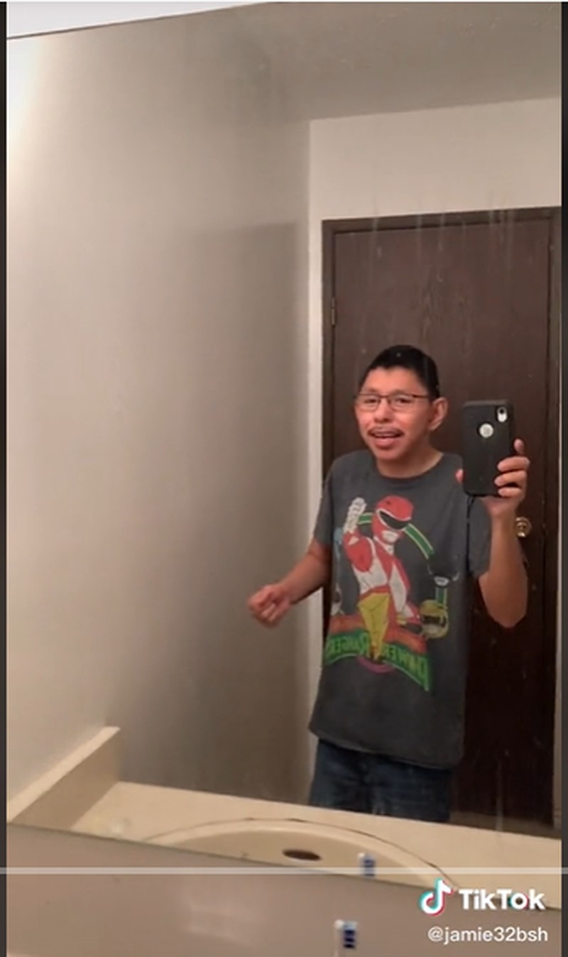 TikTok memang dikenal kerap kali menyajikan beragam konten menarik di dalamnya. Berikut ini daftar 10 video TikTok yang memiliki jumlah penonton terbanyak.