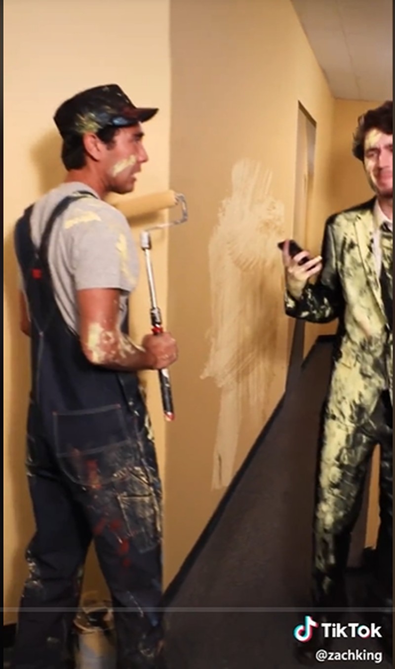 TikTok memang dikenal kerap kali menyajikan beragam konten menarik di dalamnya. Berikut ini daftar 10 video TikTok yang memiliki jumlah penonton terbanyak.