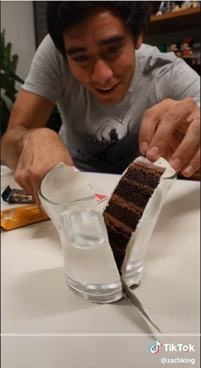 TikTok memang dikenal kerap kali menyajikan beragam konten menarik di dalamnya. Berikut ini daftar 10 video TikTok yang memiliki jumlah penonton terbanyak.