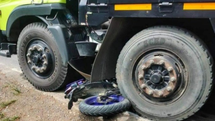 2 siswa SMP di Mamuju Tengah, Sulbar tewas terlindas truk.