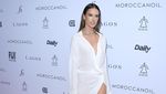Terpikat Kaki Jenjang Alessandra Ambrosio