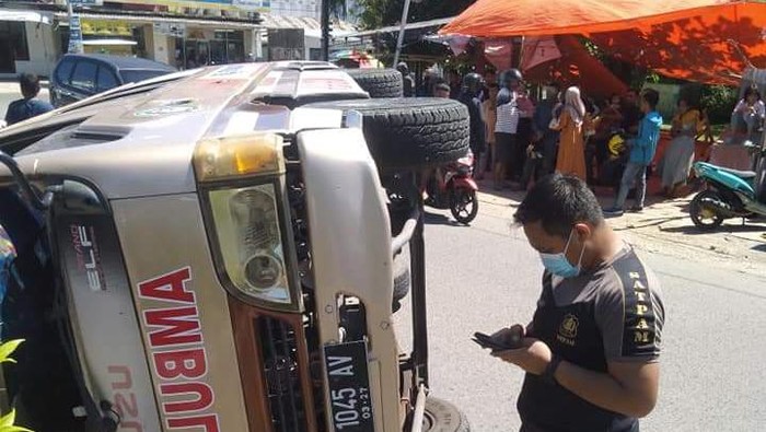 Ambulans terguling di Gorontalo. Dokumen Istimewa