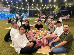 Mudik ke Jember, Anang Hermansyah Ajak Keluarga Piknik Sambil Lihat Satwa